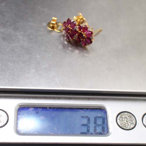 ER25056 ต่างหูทับทิมกระจุกฝังเพชร เพชรแท้ 14 เม็ด 0.20 กะรัต ทองแท้ 18k นน.รวม 3.8 กรัม