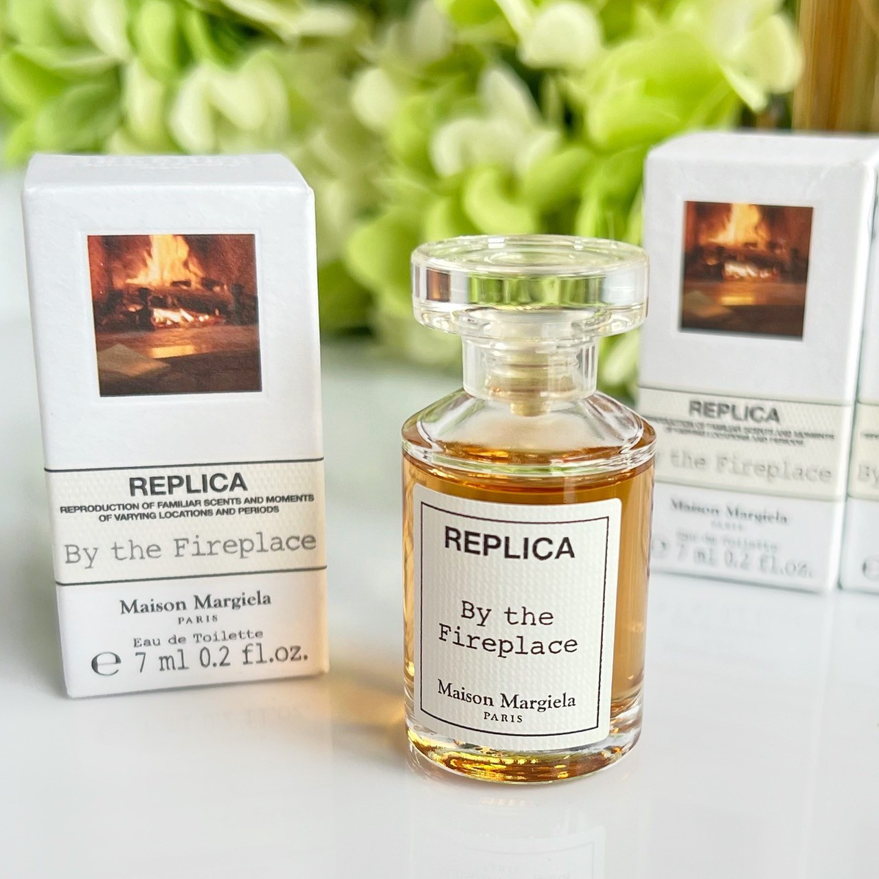 น้ำหอมจิ๋วมินิ Maison Margiela Replica By the fireplace EDT 7ml แบบแต้มมีกล่อง ( Mini Perfume น้ำหอมขนาดพกพา) น้ำหอมจิ๋วมินิ ขวดน่ารัก ตั้งโชว์ก็สวย พกพาก็สะดวก หัวแต้มตามจุดชีพจร
