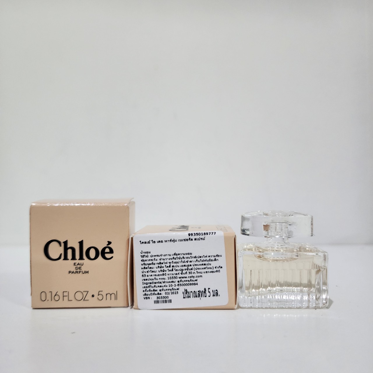 น้ำหอมจิ๋วมินิ Chloe Signature 5ml แบบแต้มมีกล่อง ( Mini Perfume น้ำหอมขนาดพกพา) น้ำหอมจิ๋วมินิ ขวดน่ารัก ตั้งโชว์ก็สวย พกพาก็สะดวก หัวแต้มตามจุดชีพจร