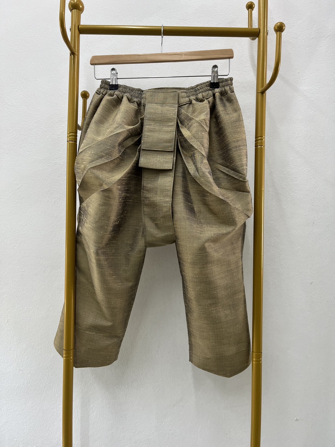 สั่งตัดเย็บ โจงกระเบน เอวยางยืด ติดตะขอ มีซิปซ่อนหลังทบหน้าผ้าโจง ทรงตามแบบ (ไม่รวมผ้า) รหัส CUT-JHN-0730671