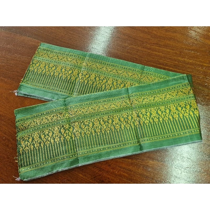 ตีนต่วยไหมแท้ทอมือยกดิ้นทอง ขนาด 7.5นิ้วx2เมตร สีเขียว รหัส WN-119-05076822