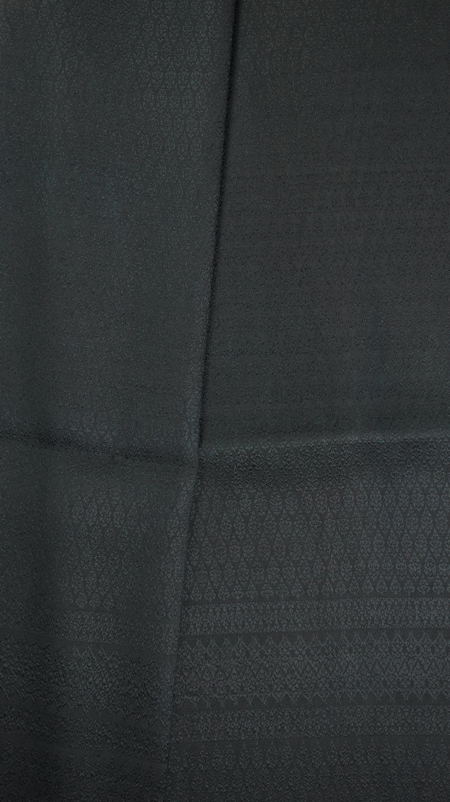 ซิ่น ผ้าไหมยกสุรินทร์ ขนาด 1x2เมตร ลายยกเล็ก สีดำสนิท รหัส N11-ME-066-1220671437