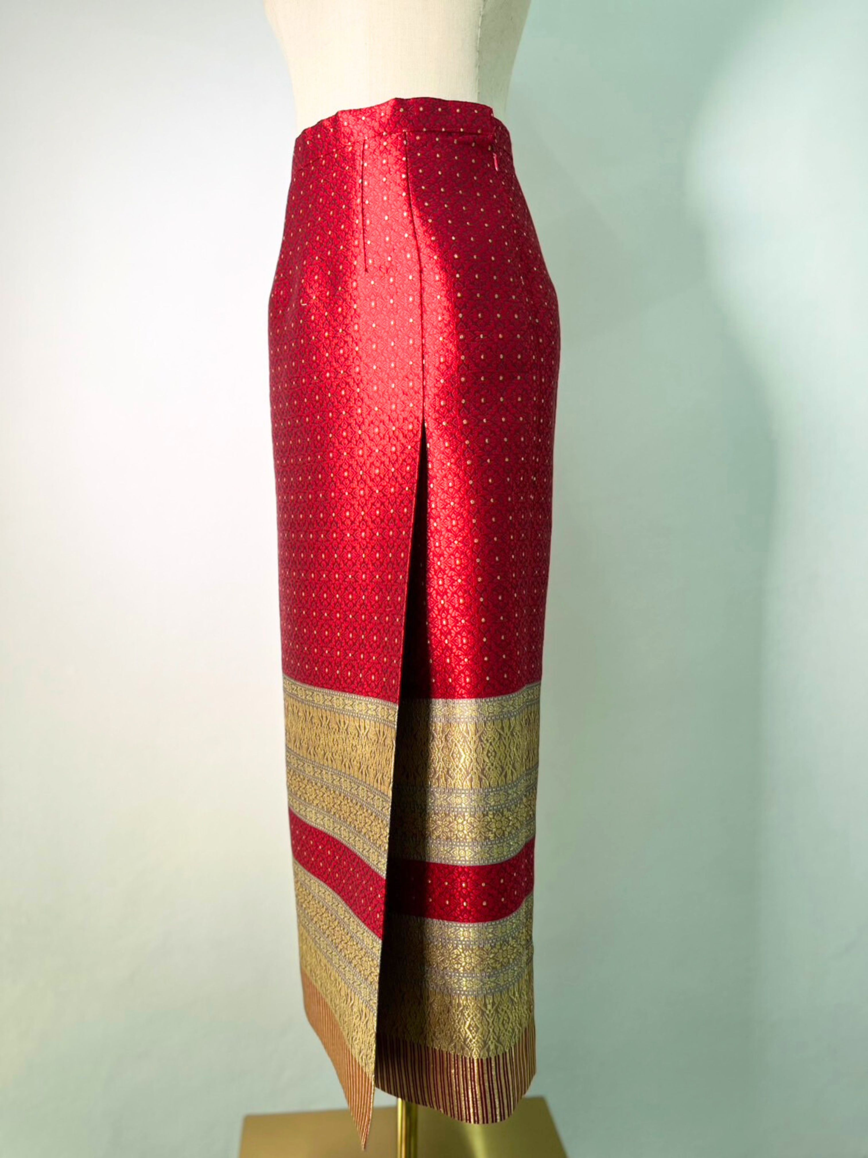 แบบตัดชุด แยกชิ้น เสื้อ+กระโปรง ผ้าไหมยกใหญ่ (ไม่รวมผ้า) chobmai x ARW รหัส CUT-ARW-110467