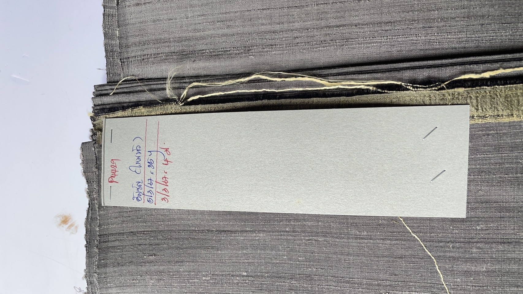 ผ้าไหมสีพื้น ไหมลืบเนื้อหยาบหนา ไหมแท้มีขี้ไหม สีเทา (ราคาต่อเมตร) รหัส D-76-P4429