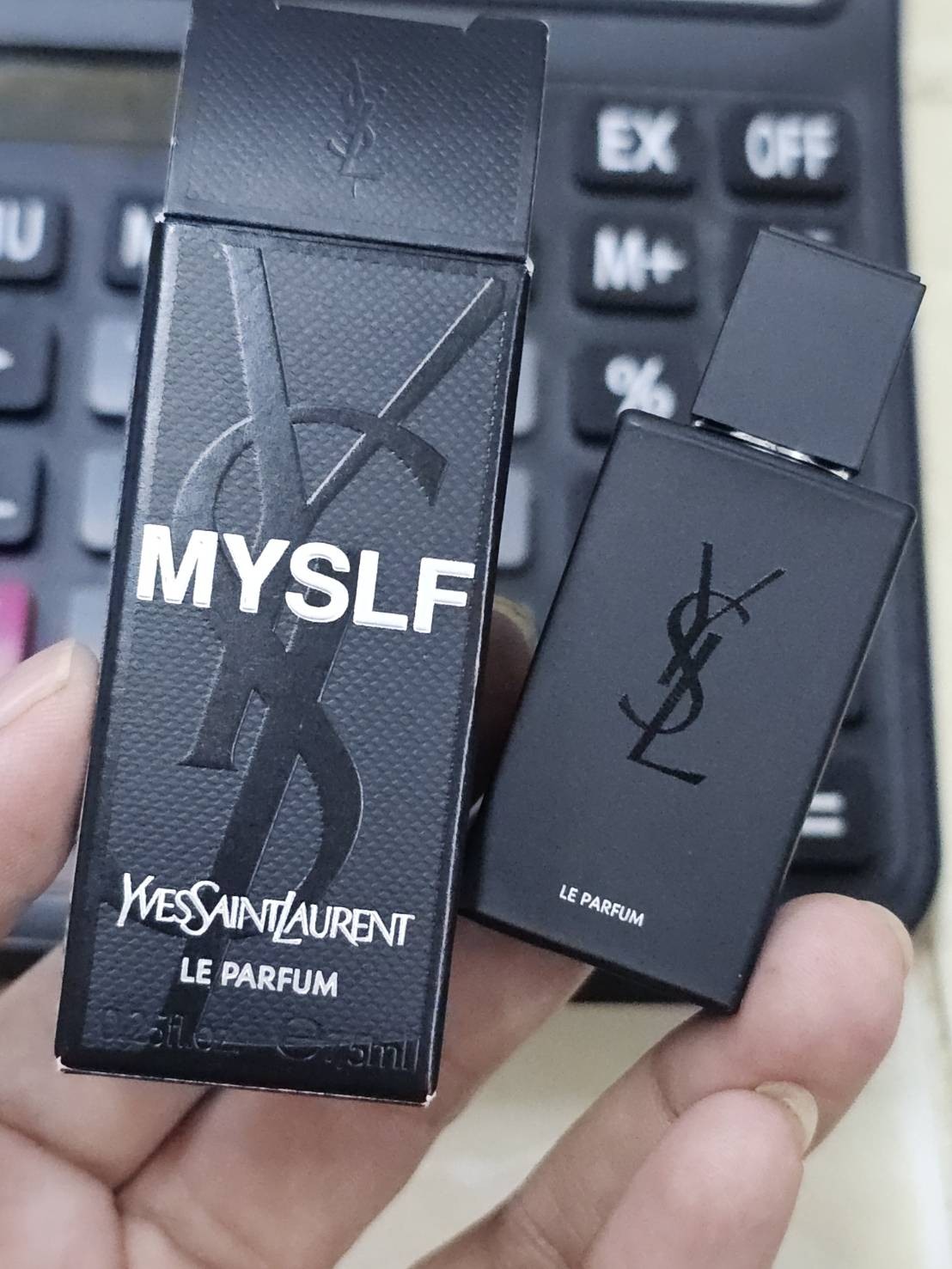น้ำหอมจิ๋วมินิ YSL MYSLF Le Parfum 7.5ml แบบแต้มมีกล่อง ( Mini Perfume น้ำหอมขนาดพกพา) น้ำหอมจิ๋วมินิ ขวดน่ารัก ตั้งโชว์ก็สวย พกพาก็สะดวก หัวแต้มตามจุดชีพจร