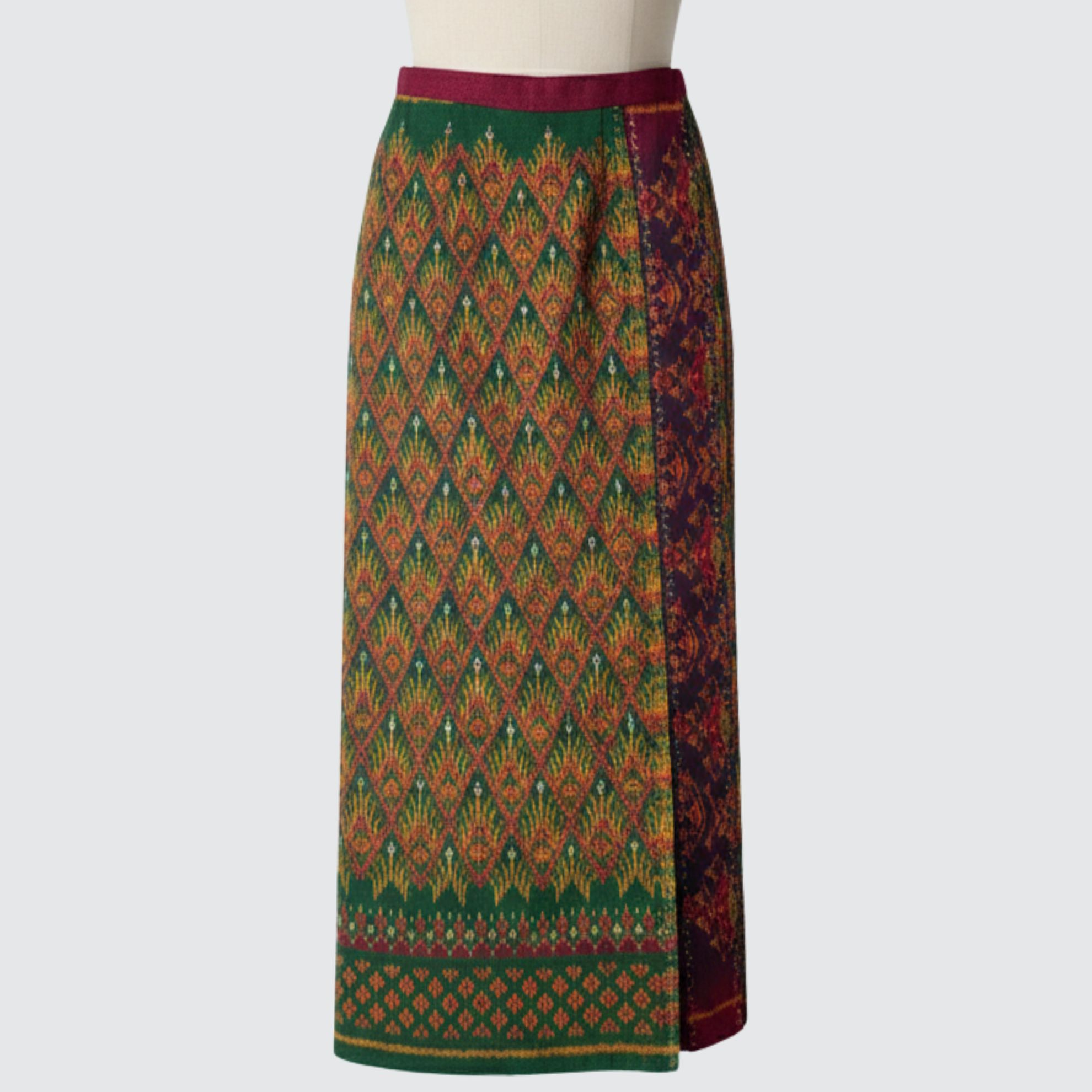 ผ้าถุงป้าย แบบเลื่อนตะขอตามไซส์ หน้านางข้าง ลายดอกกระเจียว สีเขียว รหัส WM-PTS-1009681423