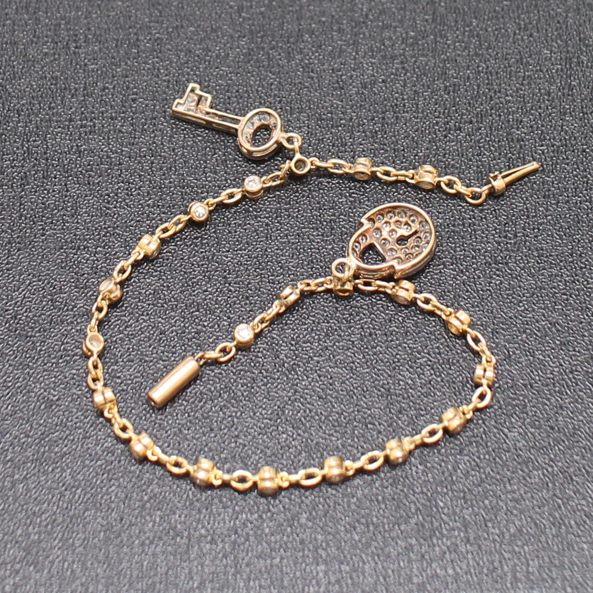 BL25157 สร้อยข้อมือแม่กุญแจ เพชรกุหลาบ 0.80 กะรัต ทองแท้ 18k นน.รวม 4.5 กรัม ยาว 17.5 ซม.