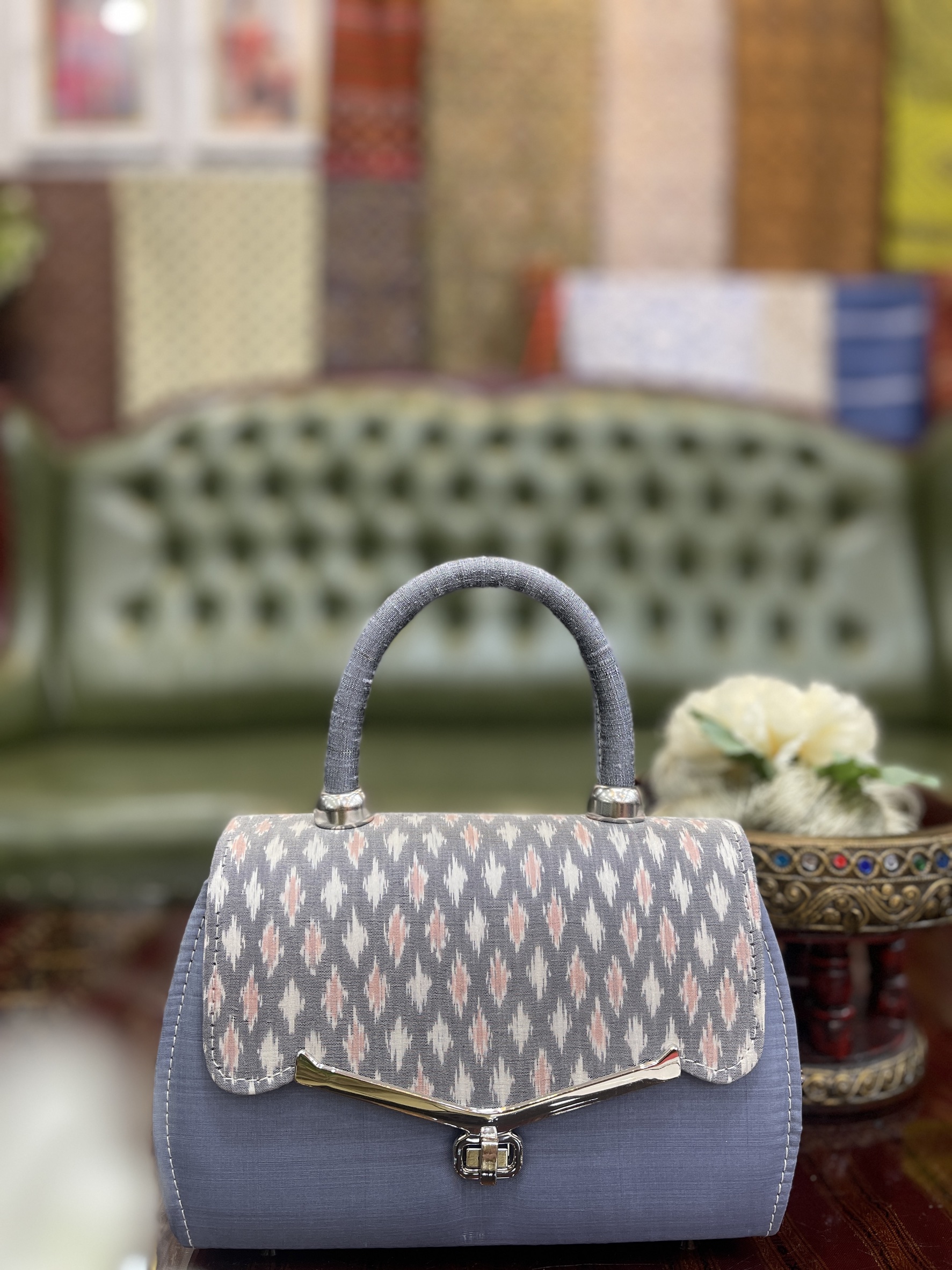 กระเป๋าถือ มัดหมี่ไหมแท้ สีฟ้าเทา รหัส GLA-BM-12096816