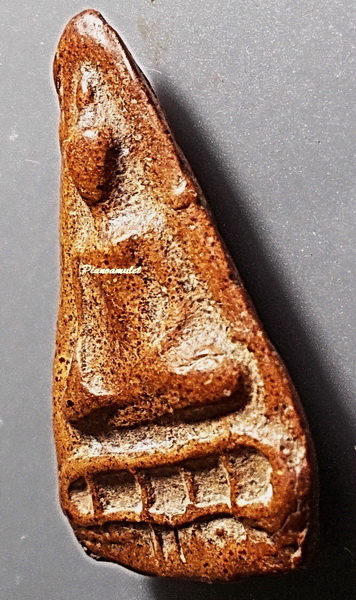 พระนางกำแพงกลีบบัว ฐานตาราง เนื้อดิน กำแพงเพชร