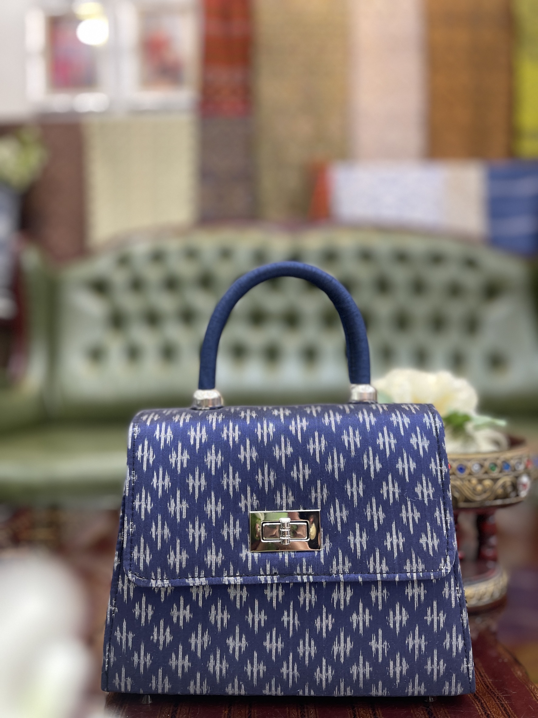 กระเป๋าถือ มัดหมี่ไหมแท้ สีน้ำเงิน รหัส GLA-BM-12096815