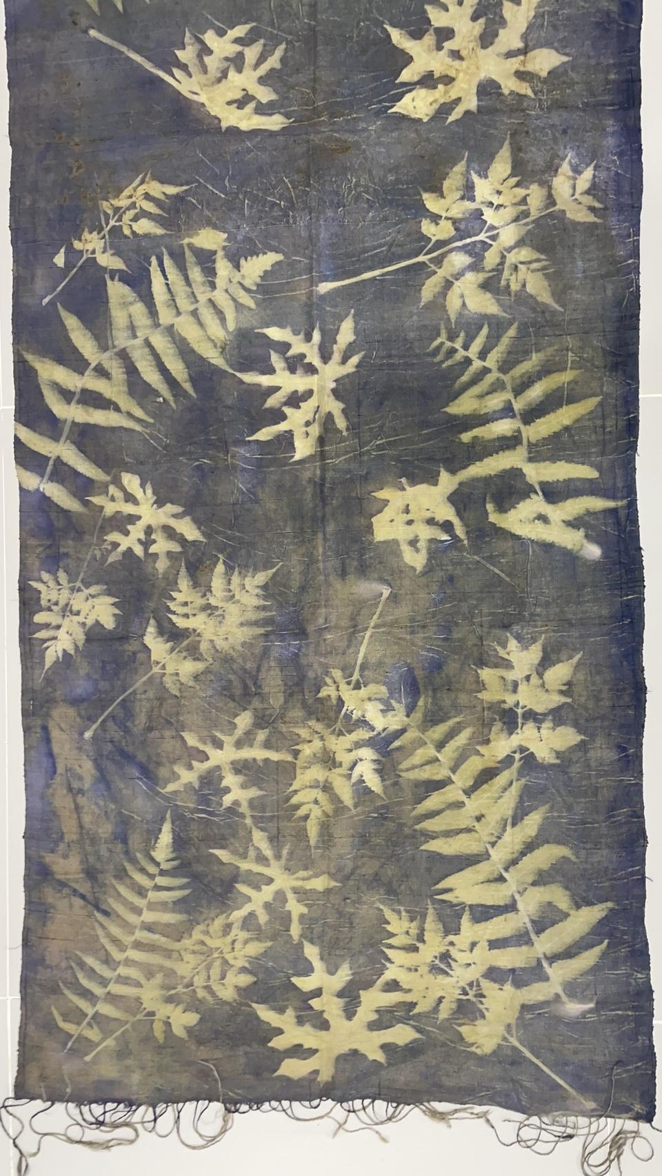 ผ้าคลุมไหล่ผ้าไหม Eco print เนื้อเรียบ มีชายครุย ขนาด 60x180ซม. สีเทา รหัส ECO-82-11146812