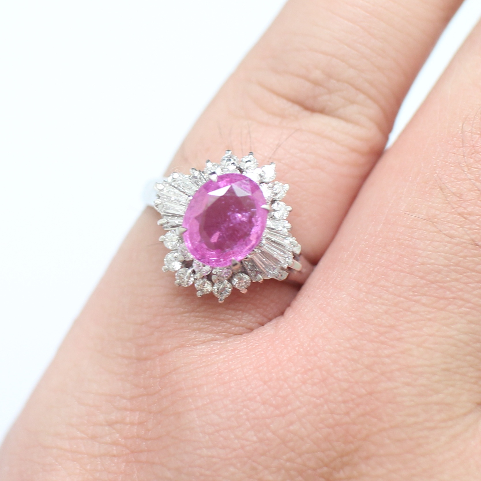 RG250553 แหวน Pink Sapphire ล้อมเพชร เพชรแท้ 0.64 กะรัต เรือน PT900 พลอย 2.02 กะรัต นน.รวม 5.78 กรัม ขนาดแหวน 53 มี Cer.t พลอยสวย เพชรขาวไฟดี