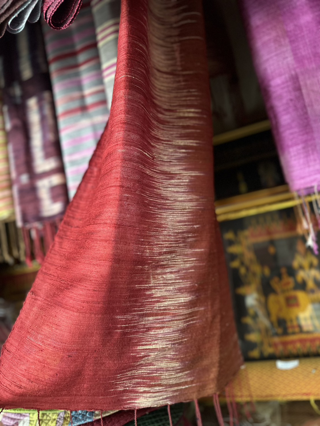 ผ้าคลุมไหล่ผ้าไหม ไหมแท้ เนื้อหยาบนุ่ม ขนาด 67x180 สีแดง รหัส ZM-ST-112168