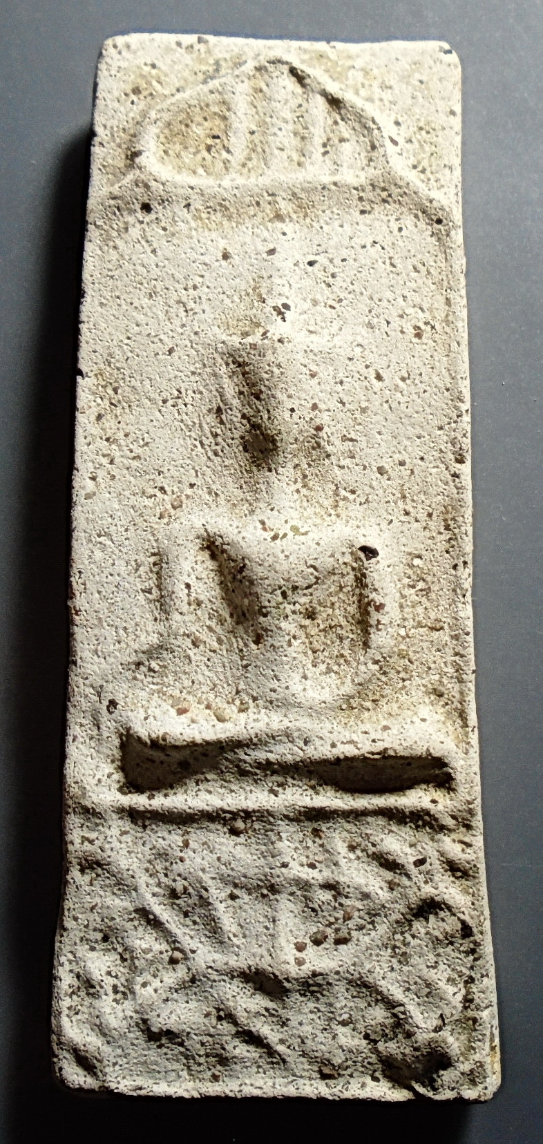 พระพุทธ เนื้อผง สะดุ้งกลับ พิมพ์สี่เหลี่ยมผืนผ้าหลังเรียบ