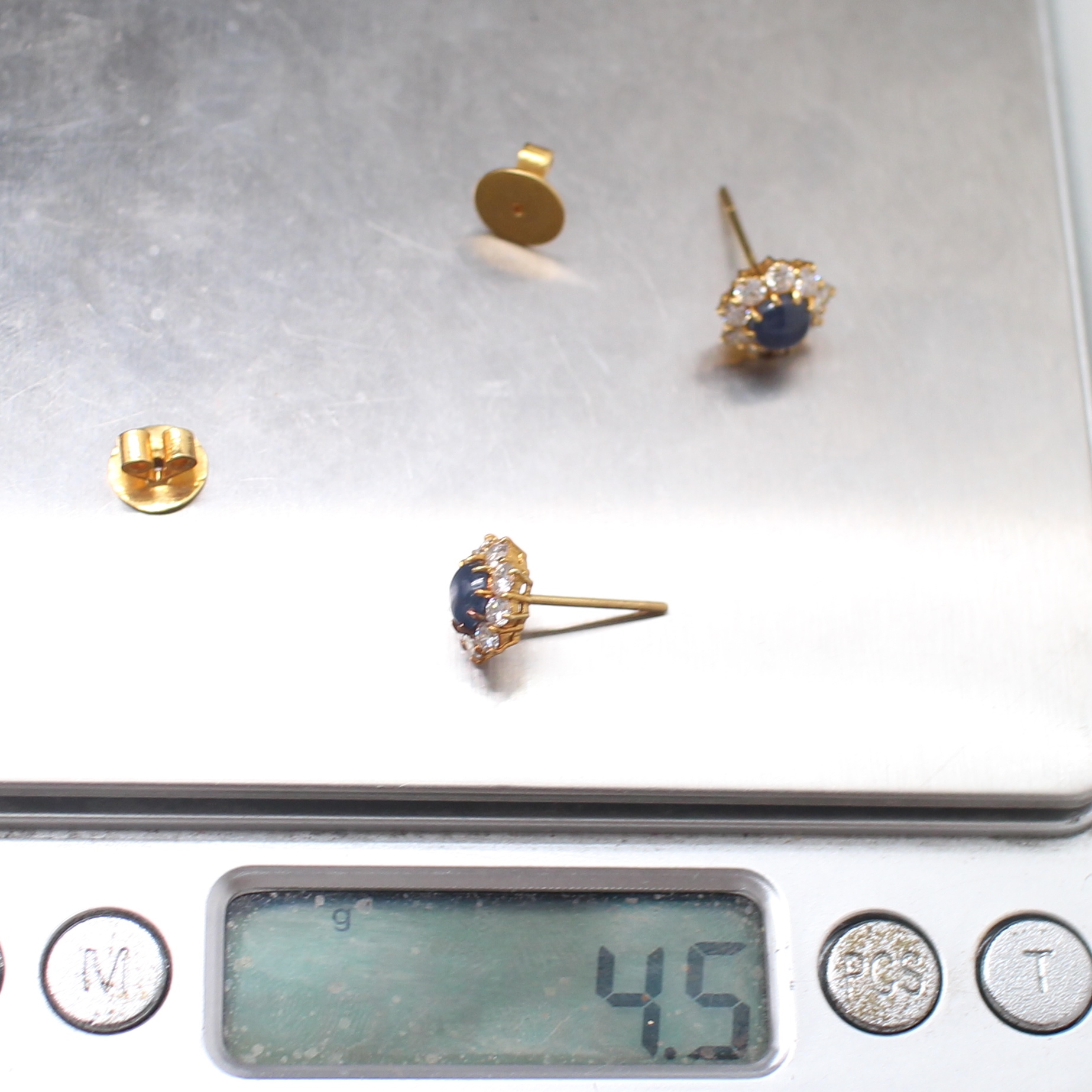 ER25044 ต่างหูนิหร่าล้อมเพชร เพชรแท้ 18 เม็ด 0.90 กะรัต ทองแท้ 90% นน.รวม 4.5 กรัม เพชรไฟดีมาก