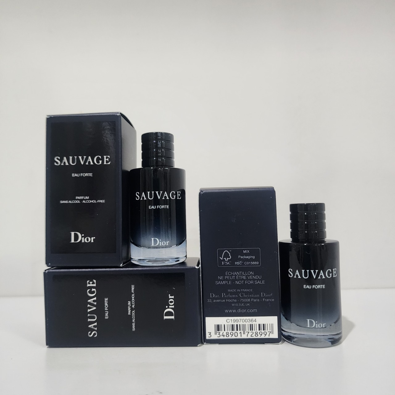 น้ำหอมจิ๋วมินิ Dior Sauvage Eau Forte Parfum 10ml แบบแต้มมีกล่อง ( Mini Perfume น้ำหอมขนาดพกพา) น้ำหอมจิ๋วมินิ ขวดน่ารัก ตั้งโชว์ก็สวย พกพาก็สะดวก หัวแต้มตามจุดชีพจร