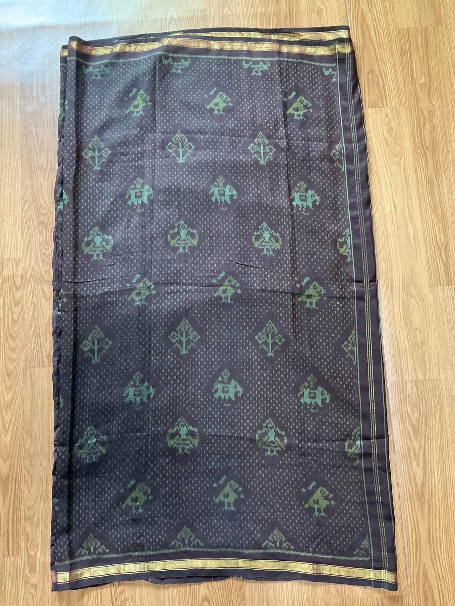 ซิ่น ไหมมัดหมี่ ผ้าปาโตล่า ขนาด 120x280ซม. พื้นสีน้ำตาบอมม่วง มีหน้านาง รหัส N9-SIL-051768A1