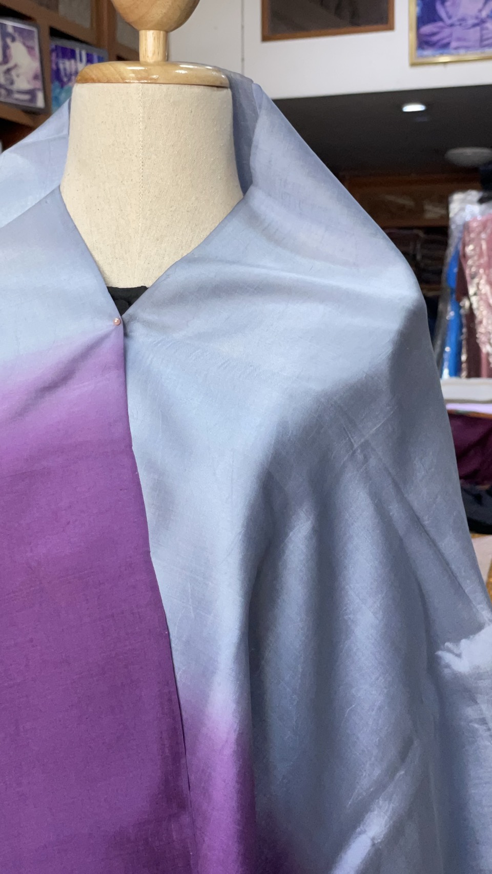 ผ้าคลุมไหล่ผ้าไหม สไลด์สี เนื้อเรียบ ขนาด 60x200ซม. สีเทา-สีม่วง รหัส ZYE-AA-1114681