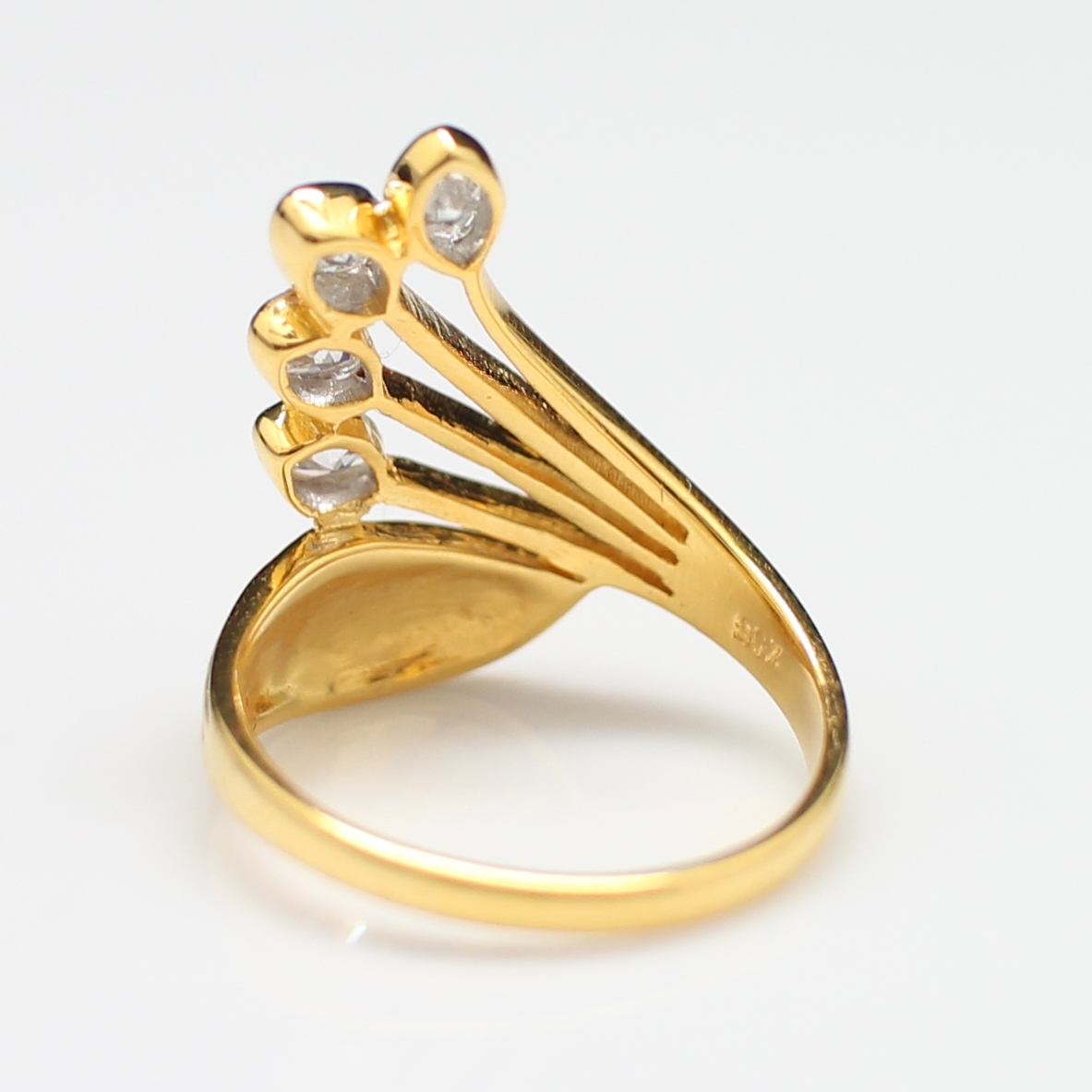 RG250105 แหวนเพชรดีไซน์ เพชรแท้ 4 เม็ด 0.54 กะรัต ทองแท้ 90% นน.รวม 4.7 กรัม ขนาดแหวน 52 เพชรขาว