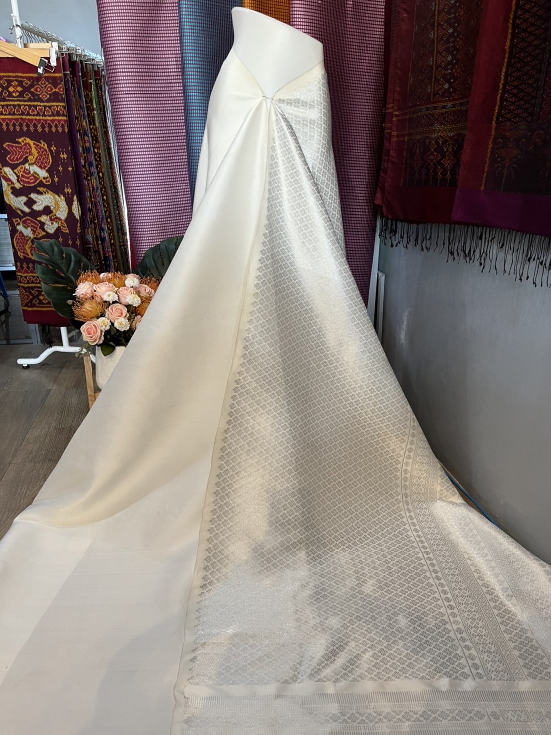 แบบตัดชุด แยกชิ้น เสื้อ+กระโปรง ชุดไทยอมรินทร์ ผ้าไหม (ไม่รวมผ้า) รหัสCUT-ST1229651