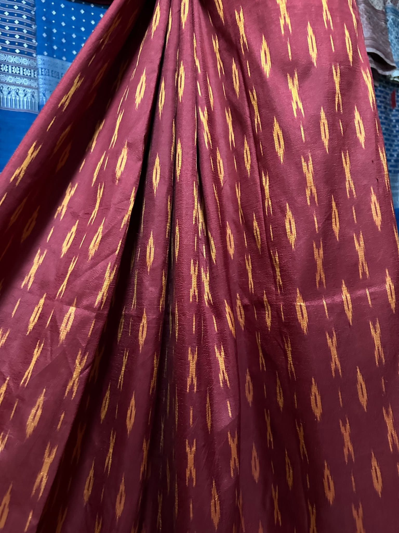 ซิ่น ไหมมัดหมี่ ผ้าปาโตล่า ขนาด 114x230ซม. ท้องผ้าสีแดงส้มเชิงเหลือง รหัส N9-SIL-051768A22