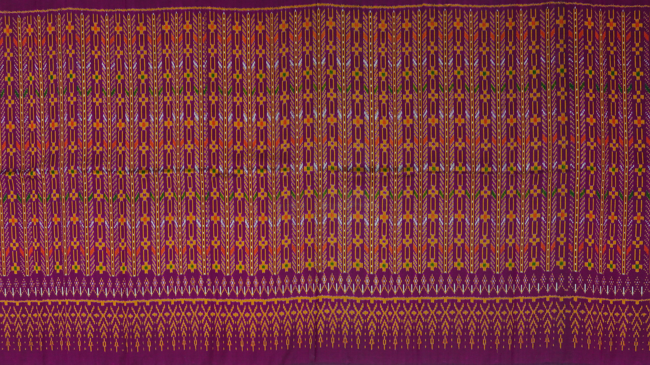 ซิ่น ผ้าไหมมัดหมี่ 3ตะกอ ขนาด 1x2เมตร ลายโฮลคั่นลายโซ่โบราณ พื้นสีม่วงชมพู รหัส R2Q-ME-066-121967154