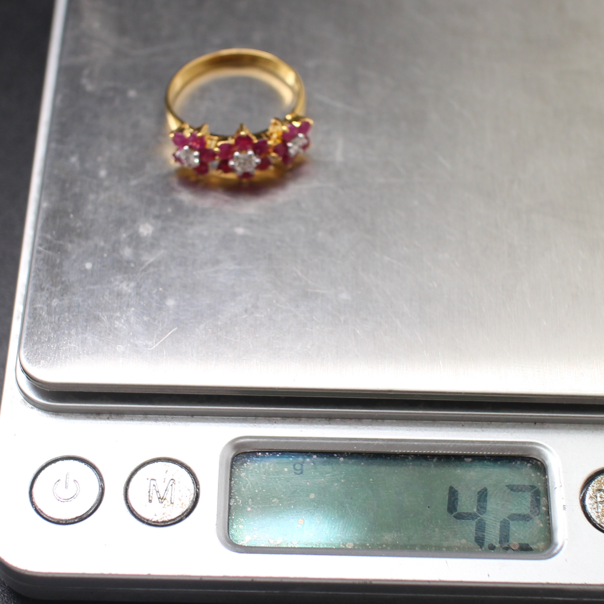 RG250106 แหวนทับทิมดอกไม้ฝังเพชรเพชรแท้ 1 เม็ด 0.15 กะรัต และ 2 เม็ด 0.16 กะรัต ทองแท้ 90% นน.รวม 4.2 กรัม ขนาดแหวน 59