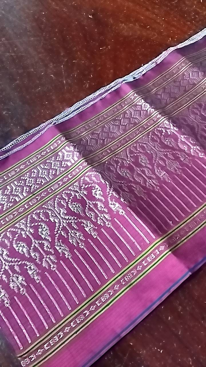 ตีนซิ่นไหม ยกดิ้นสีนาค พื้นสีชมพู รหัส WN-NY-12176712