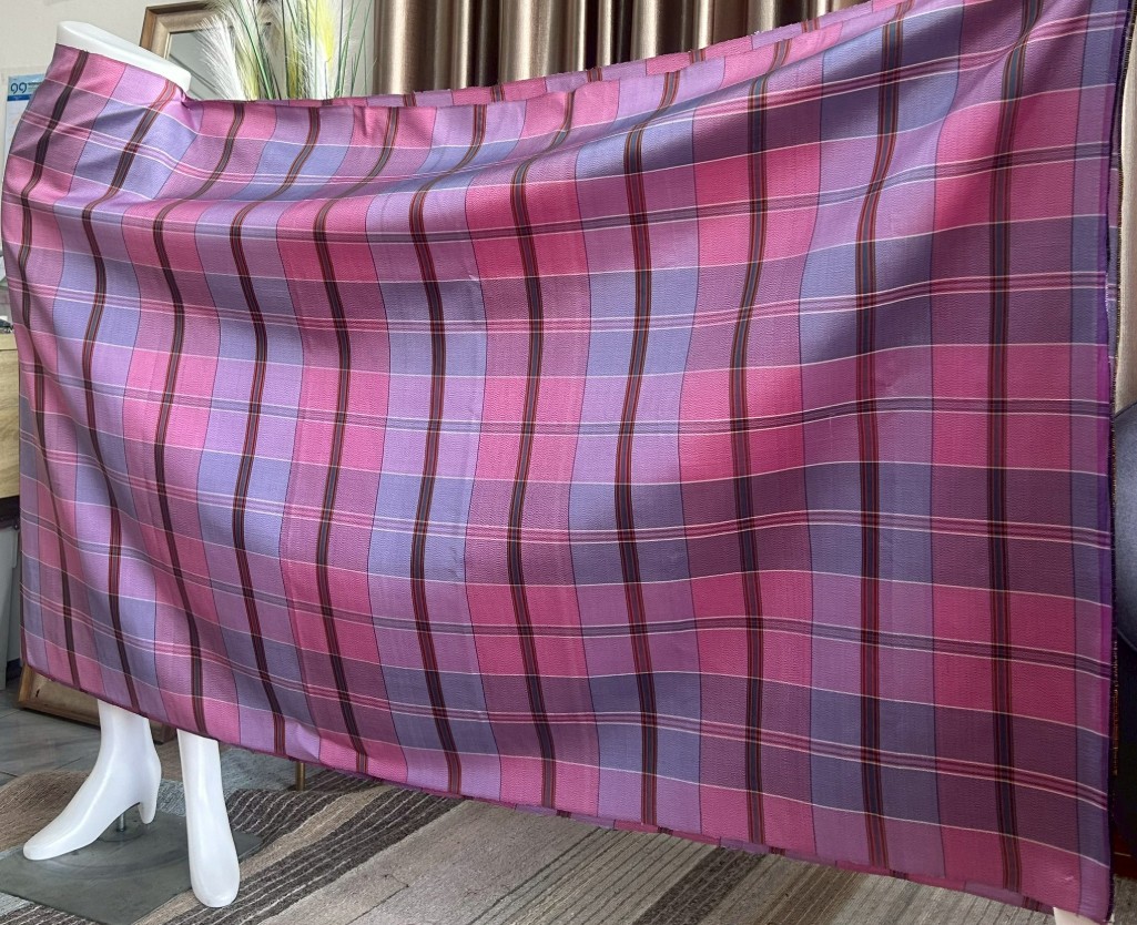 ผ้าไหมโสร่ง ลายหางกระรอก สีชมพูม่วงอ่อน รหัส R1B-PK-1121684