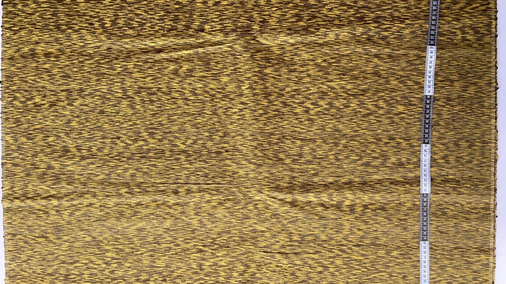 ผ้าไหมลายพิเศษ มัดหมี่เนื้อหนา ไหมแท้ ลายพร่างพรม สีเหลืองสลับสีน้ำตาล ตัดขายเป็นเมตร รหัส MMFZ-NY-SKU-44320