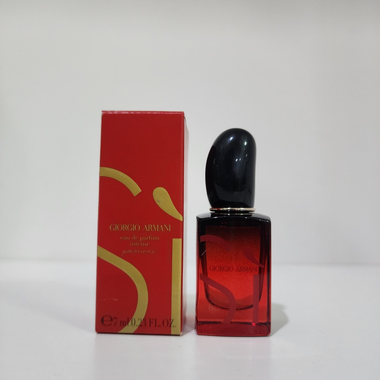 น้ำหอมจิ๋วมินิ Giorgio Armani Si Passione Intense 2024 -7ml แบบแต้มมีกล่อง ( Mini Perfume น้ำหอมขนาดพกพา) น้ำหอมจิ๋วมินิ ขวดน่ารัก ตั้งโชว์ก็สวย พกพาก็สะดวก หัวแต้มตามจุดชีพจร