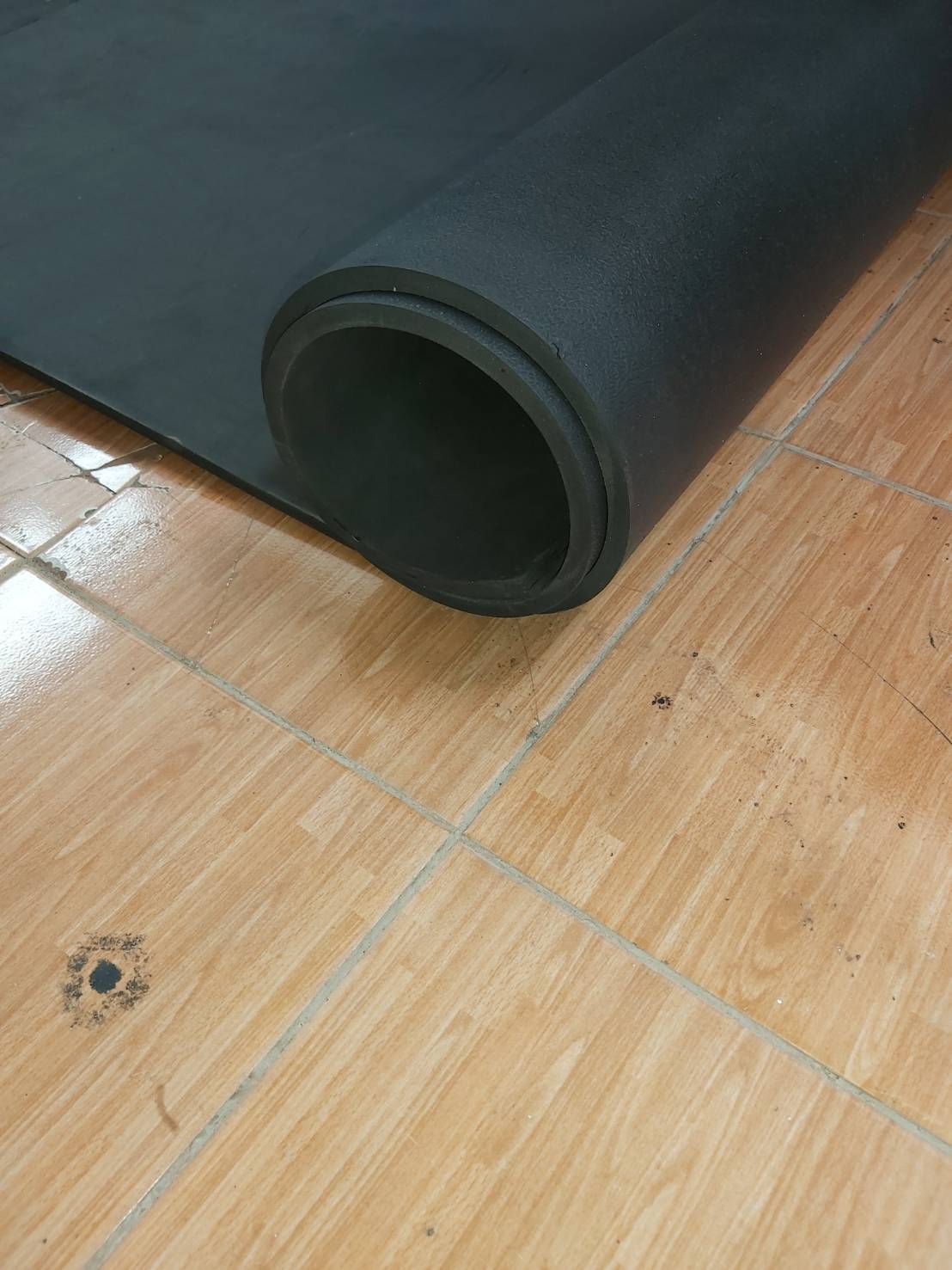 แผ่นยางม้วนปูพื้นฟิตเนสเมตรละ650