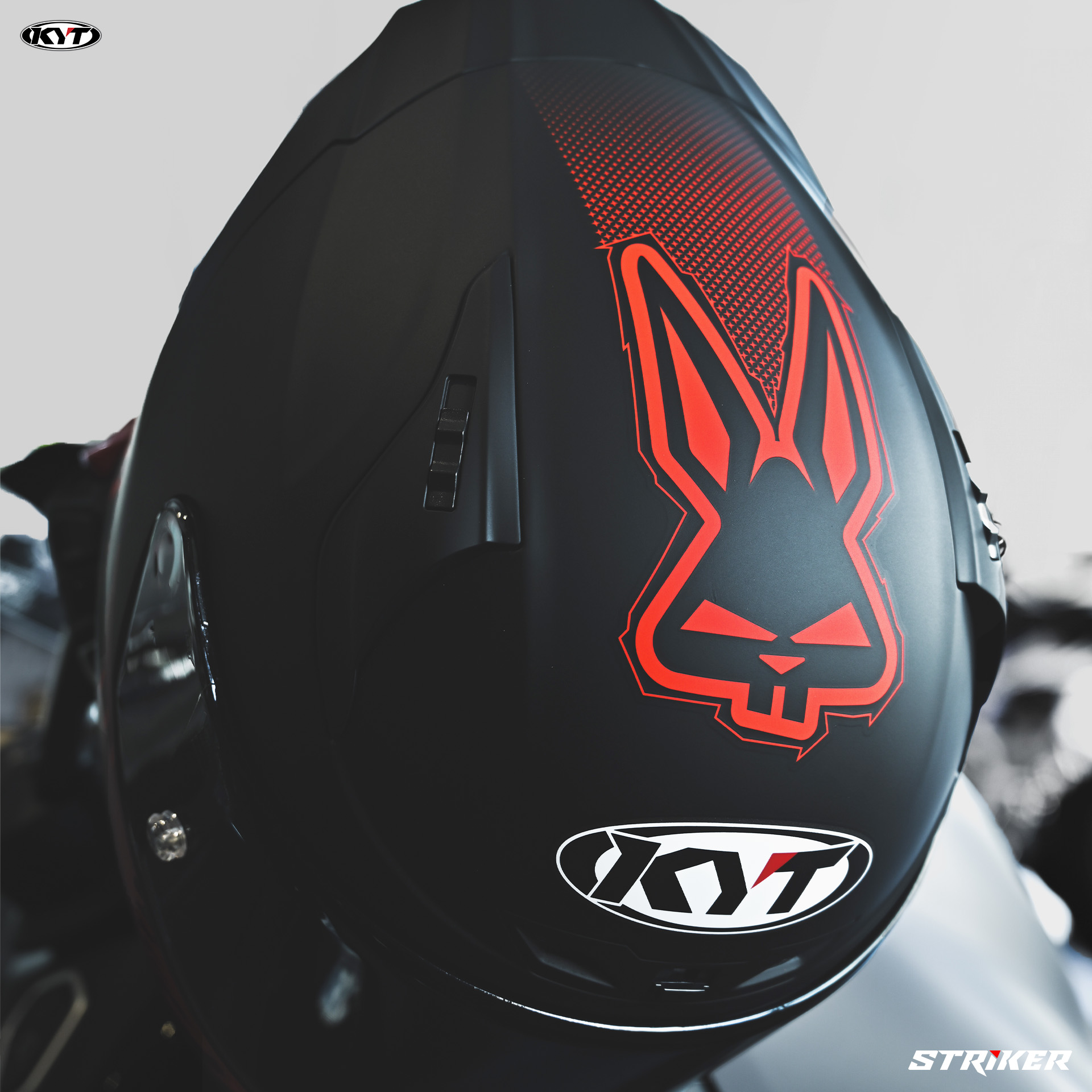 KYT รุ่น Striker ลาย AF37 LIVERY MATT BLACK/RED *ยังไม่รวมชิวดำ*