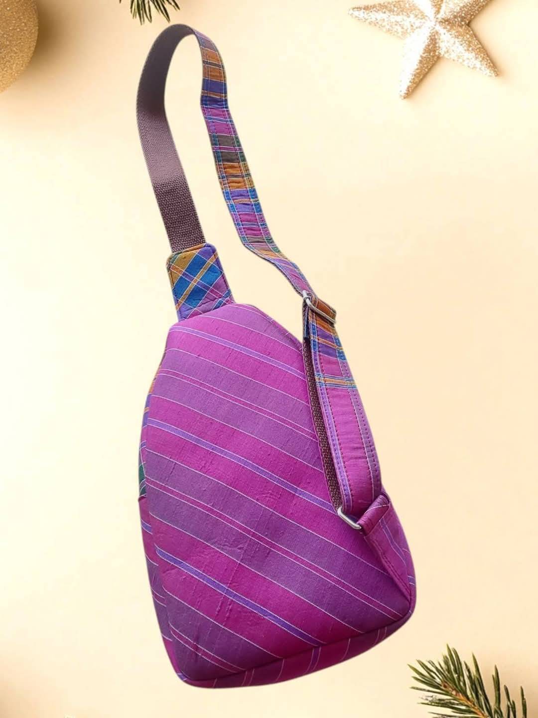 กระเป๋าเป้ ผ้าไหมแท้ ลายผ้าขาวม้า ขนาด 32x23x10ซม. สีคละสี รหัส GO-ME-0120681