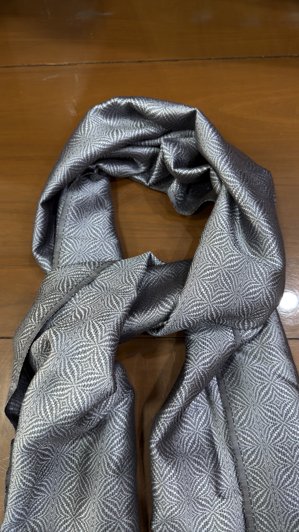 ผ้าคลุมไหล่ผ้าไหม ไหมแท้ ยกดอกลีลาวดี เนื้อละเอียด ขนาด 63x200ซม. สีเทา รหัส ZYG-AA-111868172