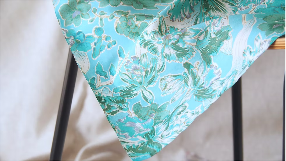 ผ้าพันคอไหมพิมพ์ลาย สี่เหลี่ยมจัตุรัส ขนาด 100x84ซม.ลายดอกไม้ สีฟ้า รหัส ZTG-CT-103375