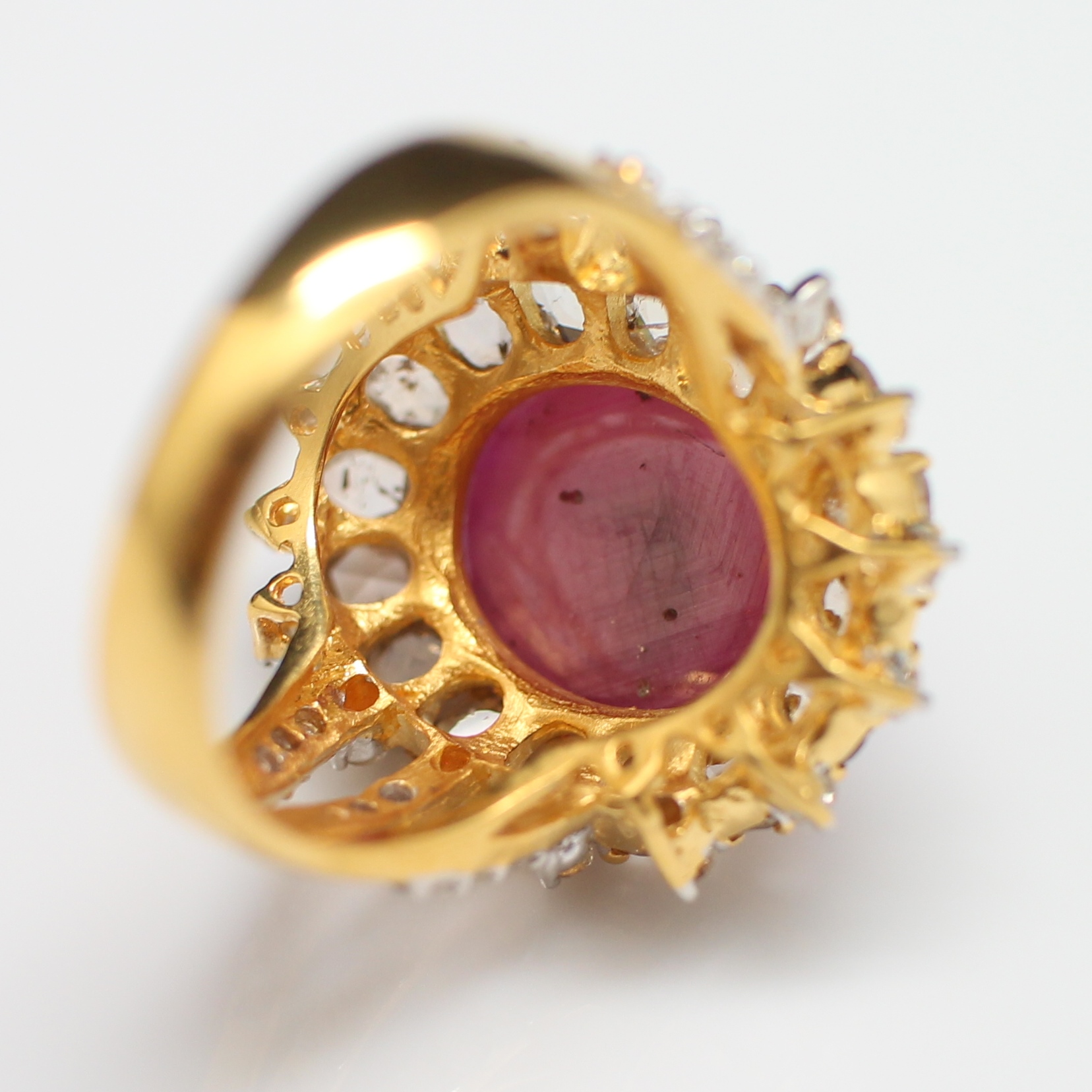 RG250097 แหวนทับทิมล้อมเพชรซีกลูกโลก เพชรแท้ 0.54 กะรัต เพชรซีกลูกโลก 2.02 กะรัต ทับทิม 12 กะรัต ทองแท้ 90% นน.รวม 11.5 กรัม ขนาดแหวน 56