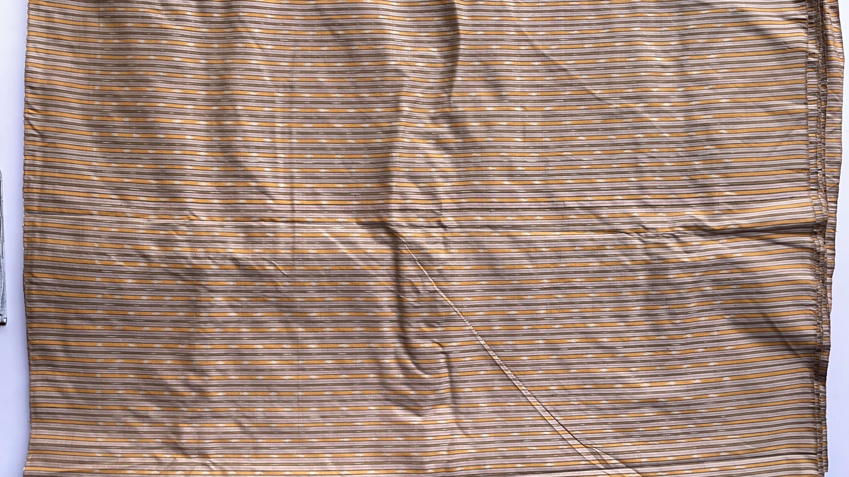 ผ้าไหมมัดหมี่ เนื้อไหมบ้าน ไหมแท้ สีธรรมชาติ ลายน้ำไหล สีน้ำตาลม่วงเทาอ่อน (ราคาต่อเมตร) รหัส CISP-NY-SKU-39318