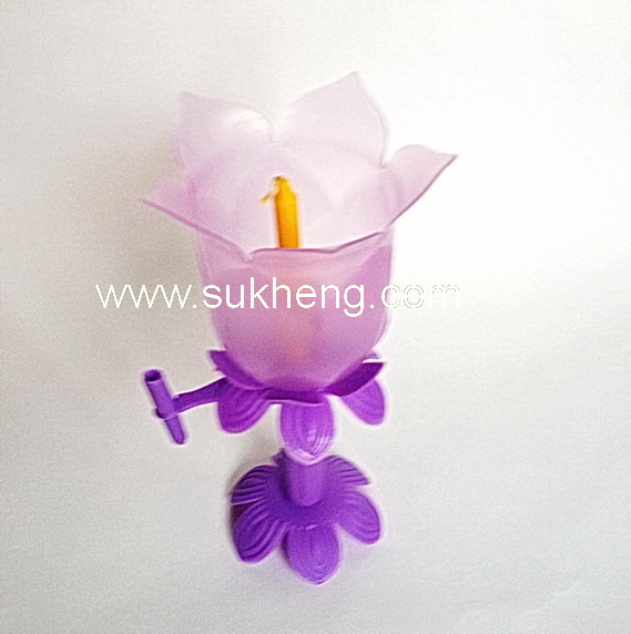 โคมบัวบานพลาสติกสีม่วง ชนิดขาตั้ง สำหรับถวายพระพรและเวียนเทียน