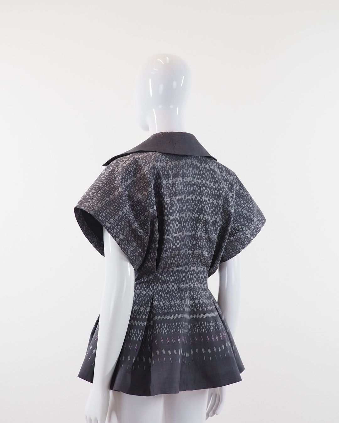 แบบตัด เสื้อผ้าไหม (ไม่รวมผ้า) ตามแบบ รหัส CUT-JHN-07116708