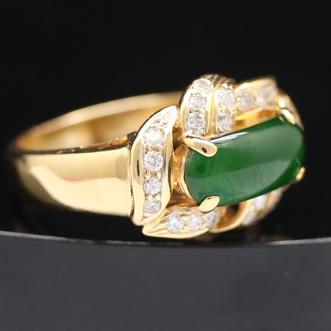 RG250213 แหวนหยกล้อมเพชร เพชรแท้ 0.24 กะรัต ทองแท้ 9k นน.รวม 4.3 กรัม ขนาดแหวน 52