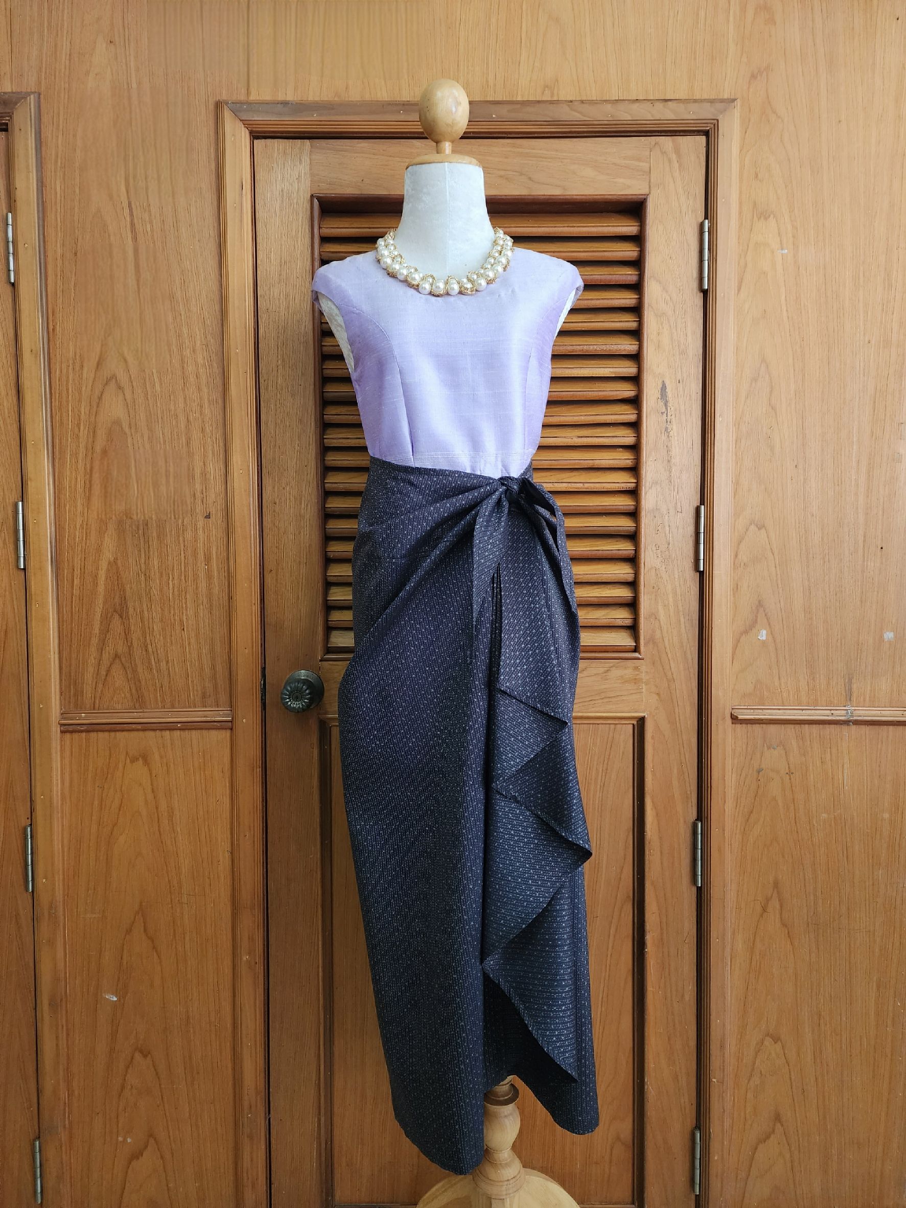 สั่งตัดเย็บ ผ้าถุงจับจีบหน้านาง ทวิส จับจีบเฉียง (ไม่รวมผ้า) รหัส CUT-ST1213653