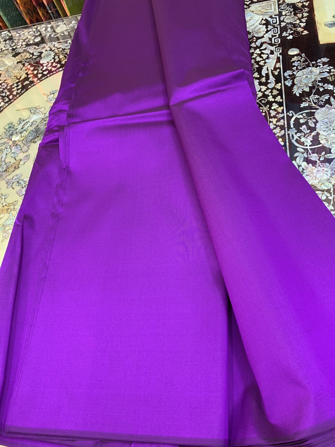 ผ้าไหมสีพื้น เนื้อเรียบ ไหมแท้ 2เส้น สีม่วง (ราคาต่อหลา) รหัส C-70117