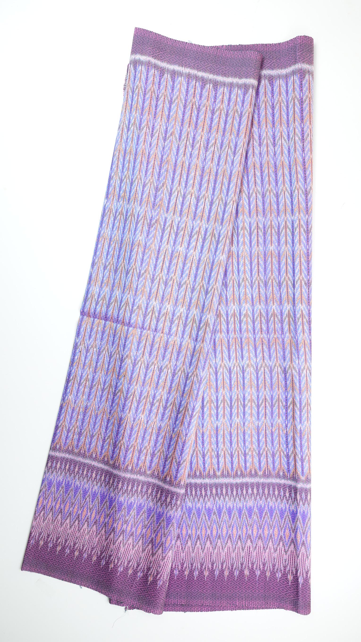 (ผ้าชุด)ไหมมัดหมี่ 6ตะกอ ไหมแท้ (ผ้าลาย 2เมตร+สีพื้น2เมตร) โทนสีม่วง รหัส L8A-ME-066-1222672