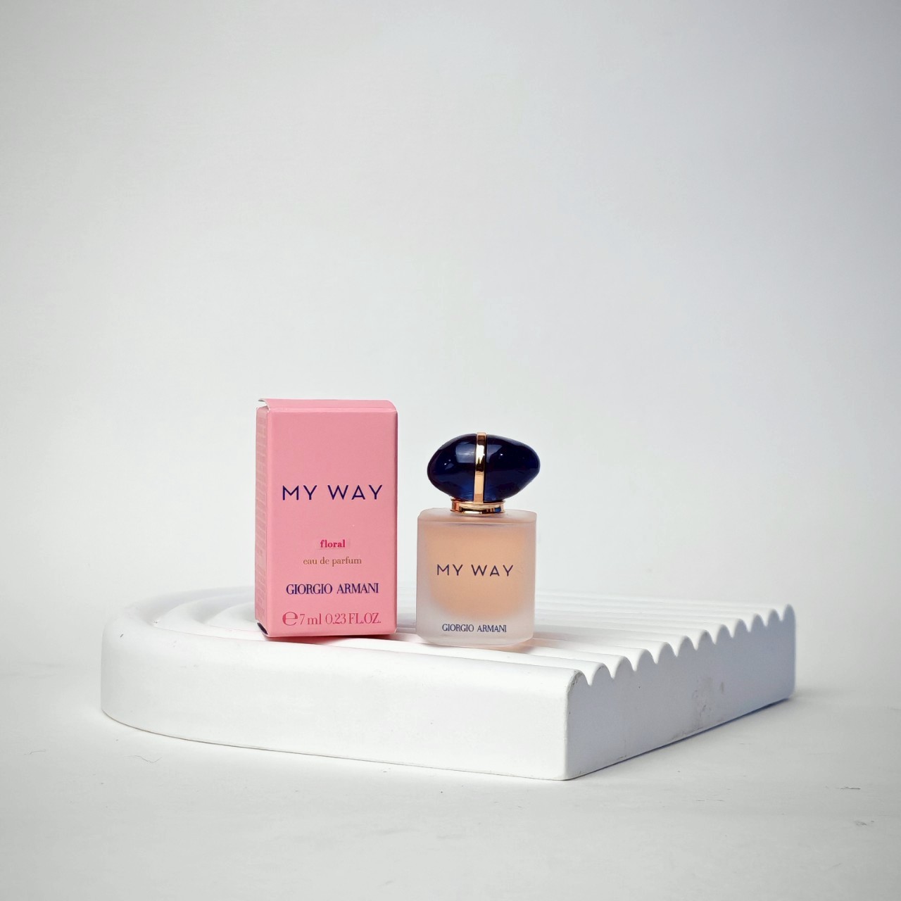 น้ำหอมจิ๋วมินิ Giorgio Armani My Way Floral EDP 7ml แบบแต้มมีกล่อง ( Mini Perfume น้ำหอมขนาดพกพา) น้ำหอมจิ๋วมินิ ขวดน่ารัก ตั้งโชว์ก็สวย พกพาก็สะดวก หัวแต้มตามจุดชีพจร