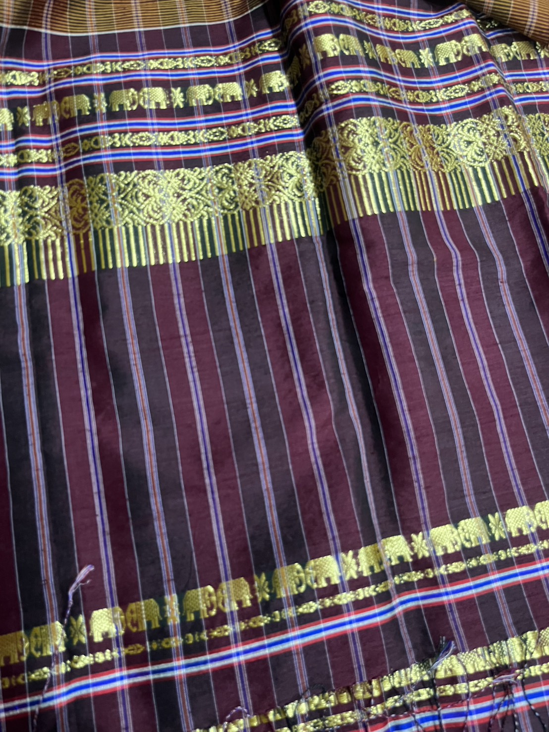 ผ้าขาวม้า ไหมแท้ ยกขิดดิ้นลายช้าง มีชายครุย ขนาด 65X200ซม. รหัส R4E-NY-12