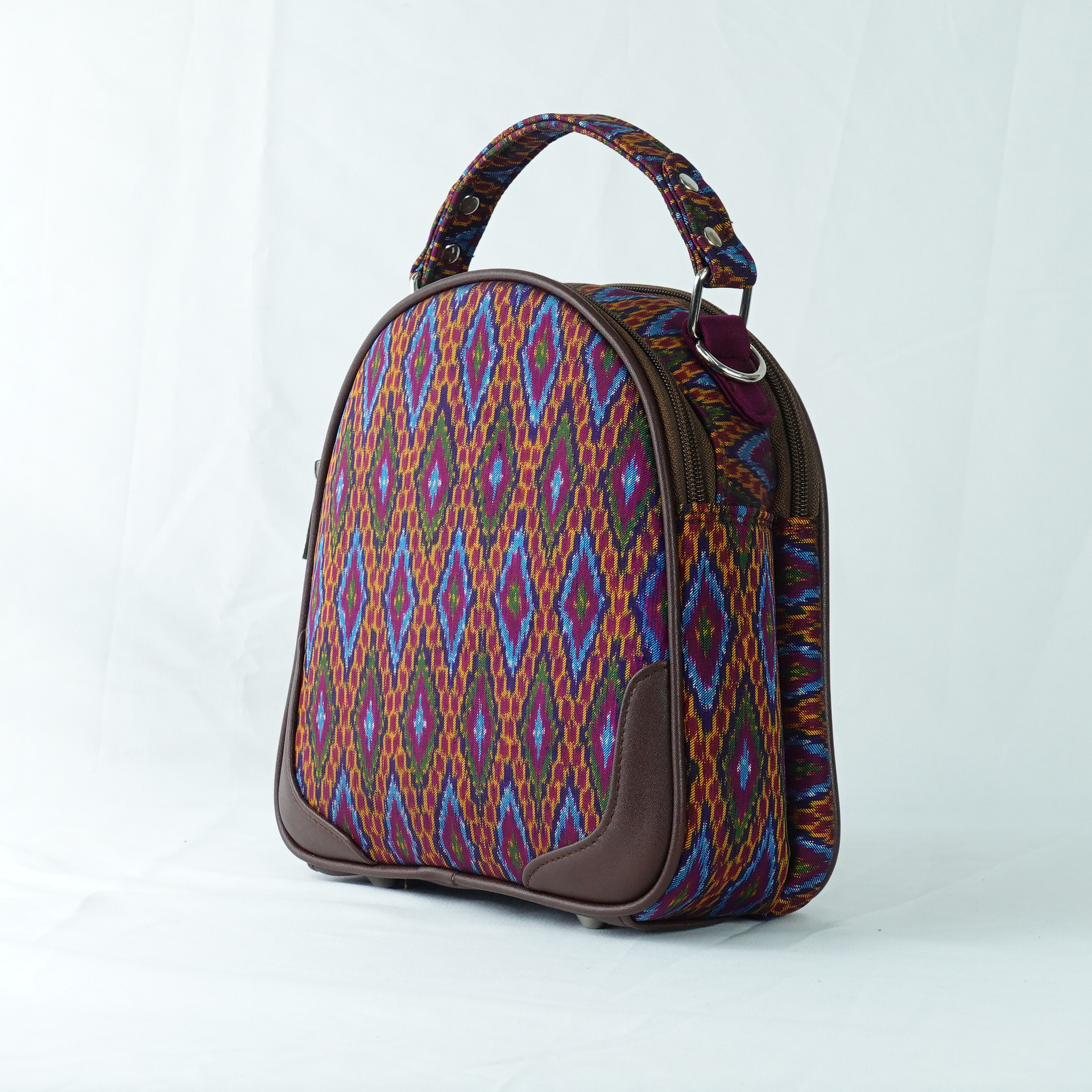 กระเป๋าถือไหมแท้ทรงโดมหลังเต่า พร้อมสายสะพาย ขนาด 8x21x21 ซม. ความสูงหูจับ 7 ซม. สีน้ำตาล รหัส GO-TT-060468151