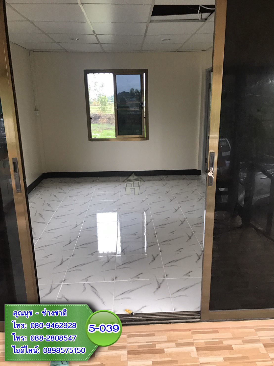 5-039 บ้านน็อคดาวน์ หลังใหญ่ ทรงจั่วมุกซ้อนสีส้ม