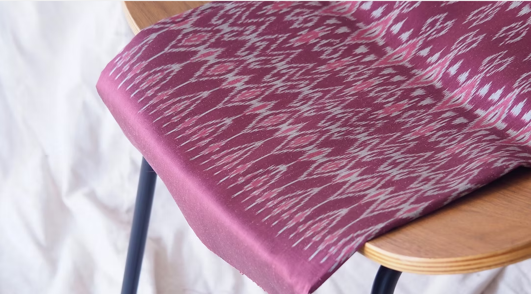 ซิ่น ผ้าไหมมัดหมี่ ไหมบ้าน ขนาด 1x2หลา พื้นสีชมพูกะปิ รหัส CISP-CT-102810