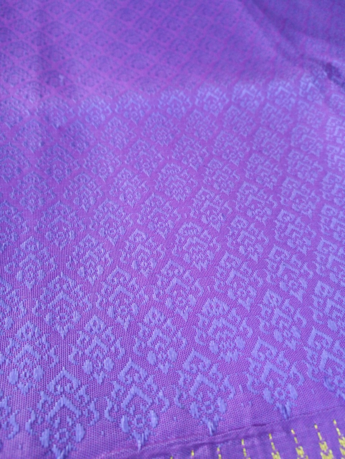 ซิ่น ผ้าไหมยกสุรินทร์ ไหมแท้ 32ตะกอ ขนาด 1x2เมตร เกาะเชิงทอง เชิงริ้ว มีหน้านาง พื้นสีม่วง รหัส N11-NY26086513